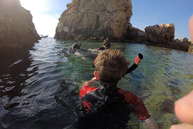 Snorkeling and swimming tour to the Poseidon's temple at Sounio cape - The guides can add a personal Greek touch