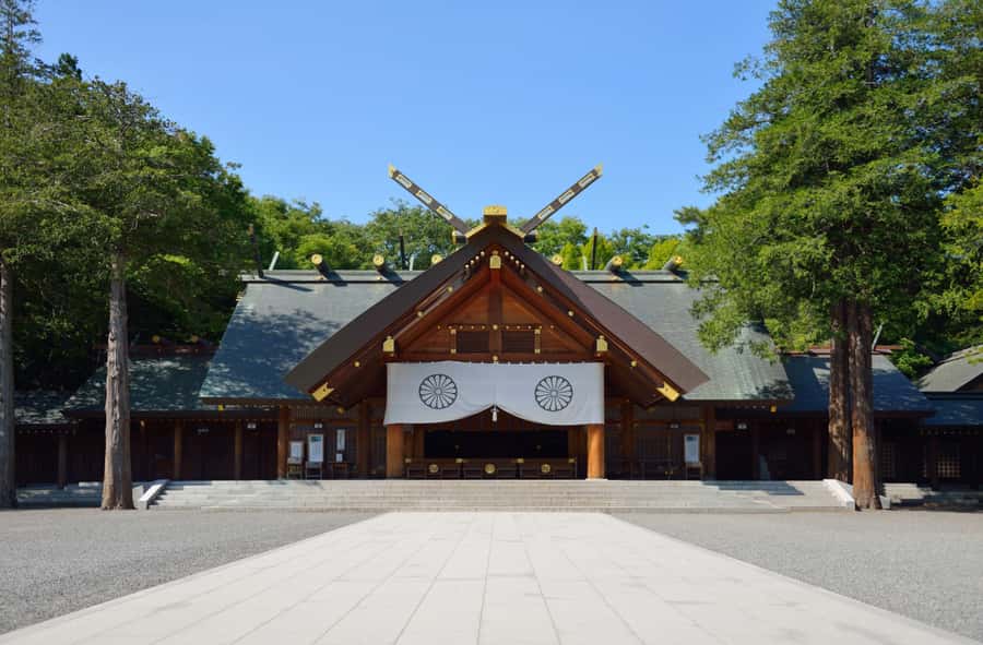 Sopporo: Hokkaido Shrine and Atama Daibutsu Full-Day Tour - Shiroi Koibito Park in a 50-minute visit