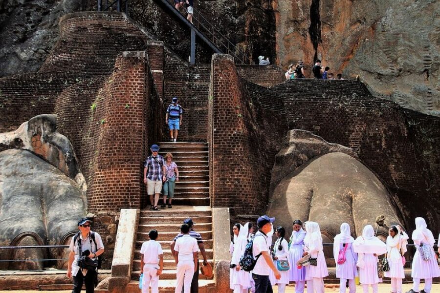 Sri Lanka Bentota: Day Trip to Sigiriya and Dambulla Temple - What the $195 price really covers