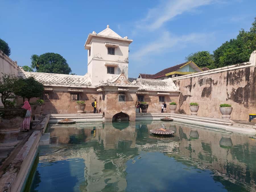 Sultan Palace, Water Castle & Prambanan Temple Guided Tour - Why this three-stop route works in Yogyakarta