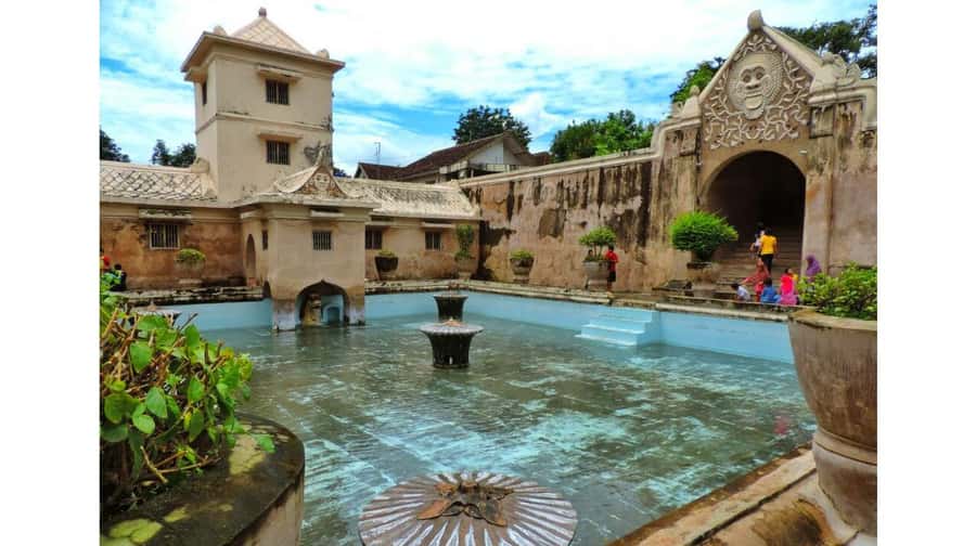 Sultan Palace, Water Castle & Prambanan Temple Guided Tour - Taman Sari and the old royal water gardens