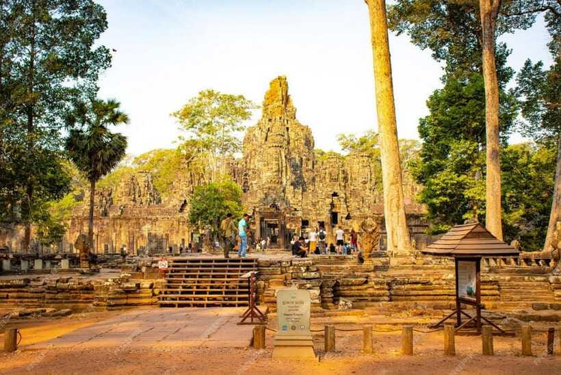 Sunrise at Angkor Wat and Small Tour with Tours Guide - Angkor Thom begins at the South Gate