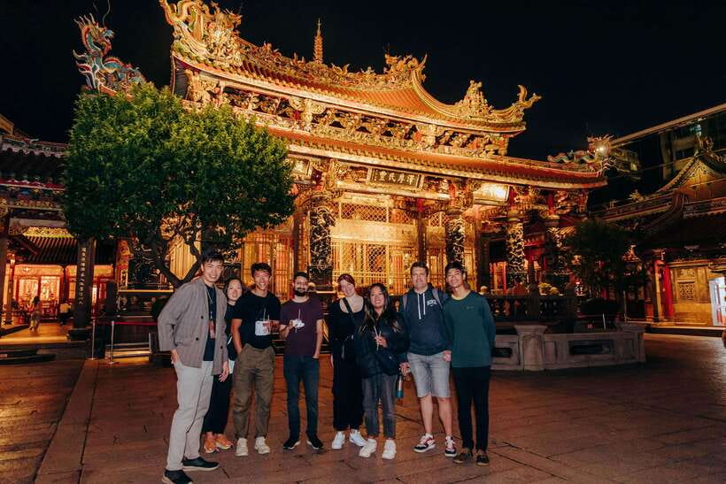 Taipei's Origin & Longshan Temple - Taiwan Cultural Tour - Buddhist and Taoist traditions in one visit