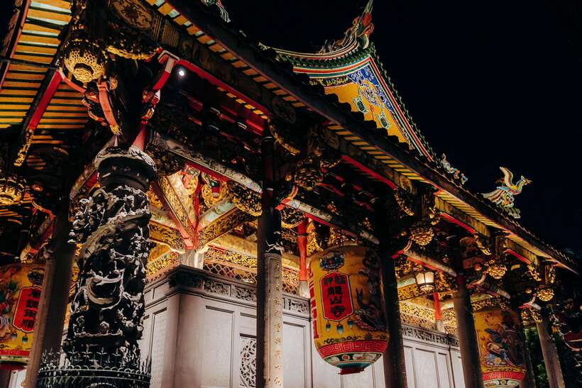Taipei's Origin & Longshan Temple - Taiwan Cultural Tour - What the $1 price really means