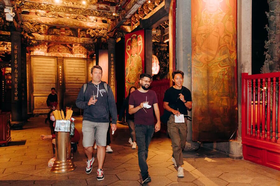 Taipei's Origin & Longshan Temple - Taiwan Cultural Tour - Who will get the most from this walk