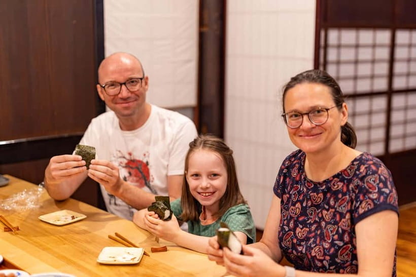 Takayama: Onigiri and miso soup making at a buddhist temple - Step by step: shaping onigiri by hand