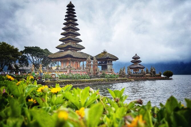 Tanah Lot Tour: Discover Bali’s Iconic Temple and Stunning Views - Batu Bolong, a calm opening near the sea