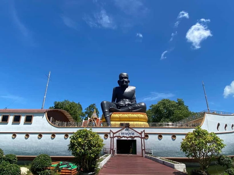 Temple Tour Around Koh Samui Full Day Excursion - Wat Plai Laem adds color and Chinese-Thai beliefs