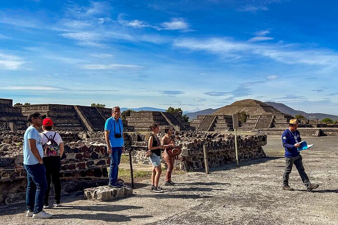 Teotihuacan, Guadalupe Shrine & Tlatelolco Day Tour with Lunch - Teotihuacan and the pyramids of the Sun and Moon