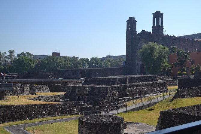 Teotihuacan & Guadalupe Shrine + Xochimilco, Coyoacán & Frida Kahlo Combo Tour - Guides, buses, and the pace of a large group