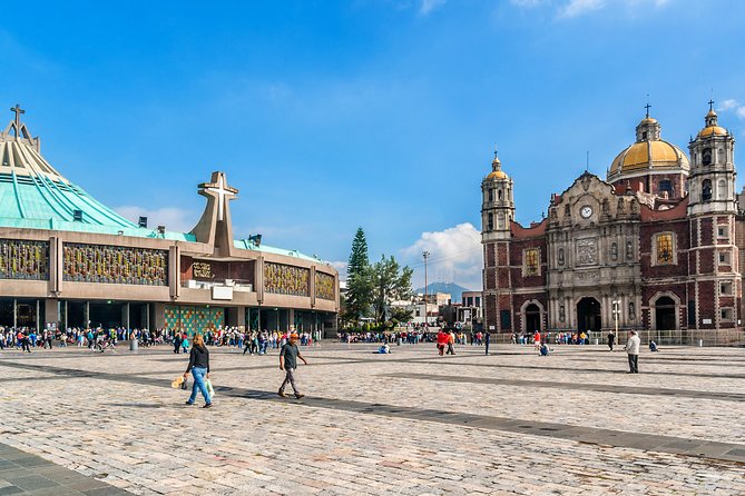 Teotihuacan, Shrine of Guadalupe & Tlatelolco Day Tour - The liquor tasting and lunch stop