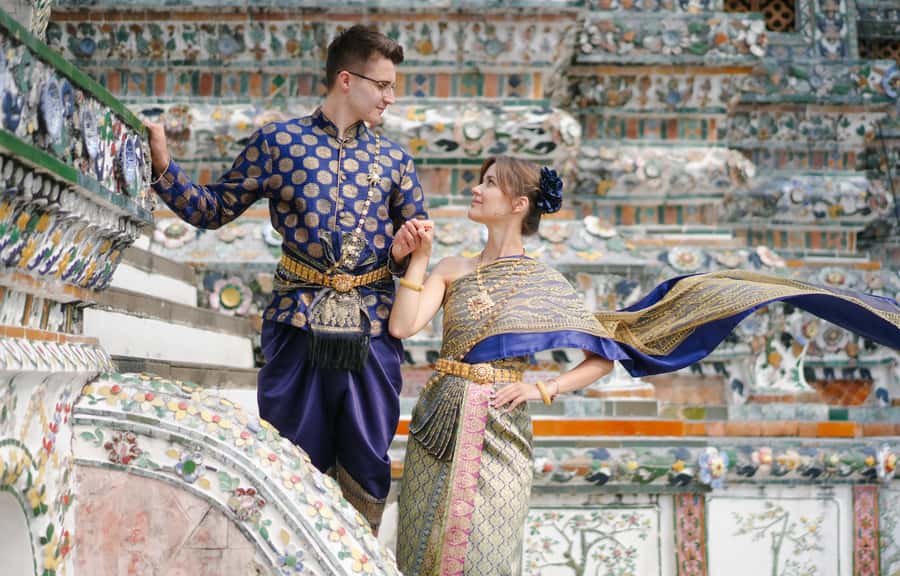 Thai Costume Photographer at Wat Arun/Pho in Bangkok - Beginning at Wat Arun