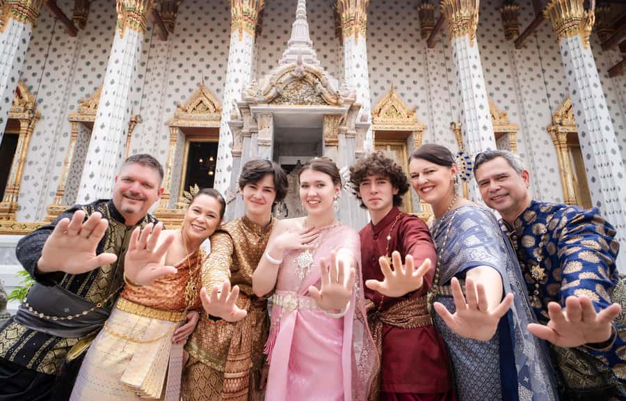 Thai Costume Photographer at Wat Arun/Pho in Bangkok - Communication, posing, and photographer style