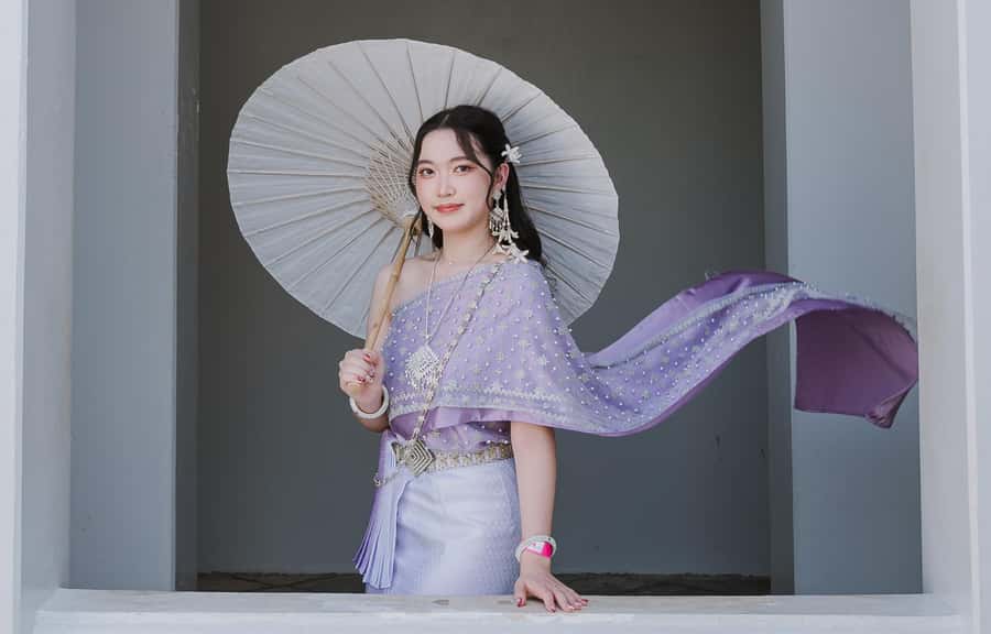 Thai Costume Photographer at Wat Arun/Pho in Bangkok - Who should book this experience?