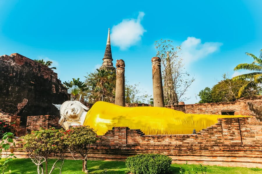 The Old Siam: Ayutthaya Temples Small Group Tour with Lunch - Wat Chaiwatthanaram and its Angkor-style towers