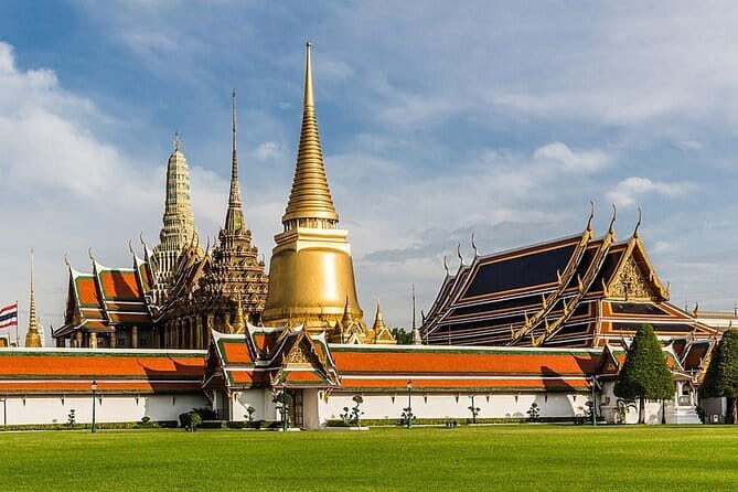 Three Temple Ayutthaya Tour with Scenic Boat Ride - A tuk-tuk ride to the Chao Phrom market pier