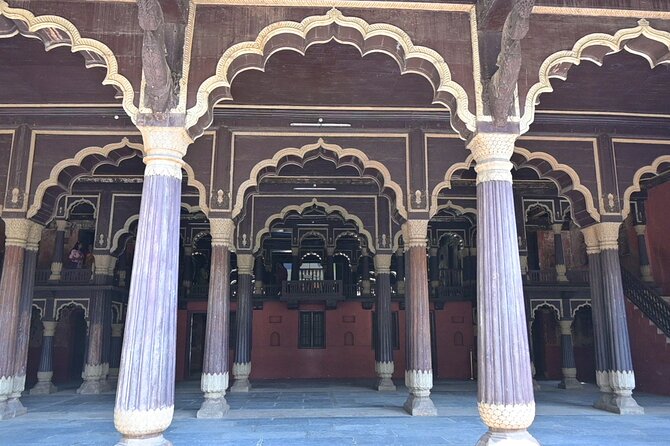 Tipu Palace + Koté Vishnu + Fort + KR Market + Jain Temple = Bengaluru Pété Walk - Bangalore Fort and the fragments of an old defense