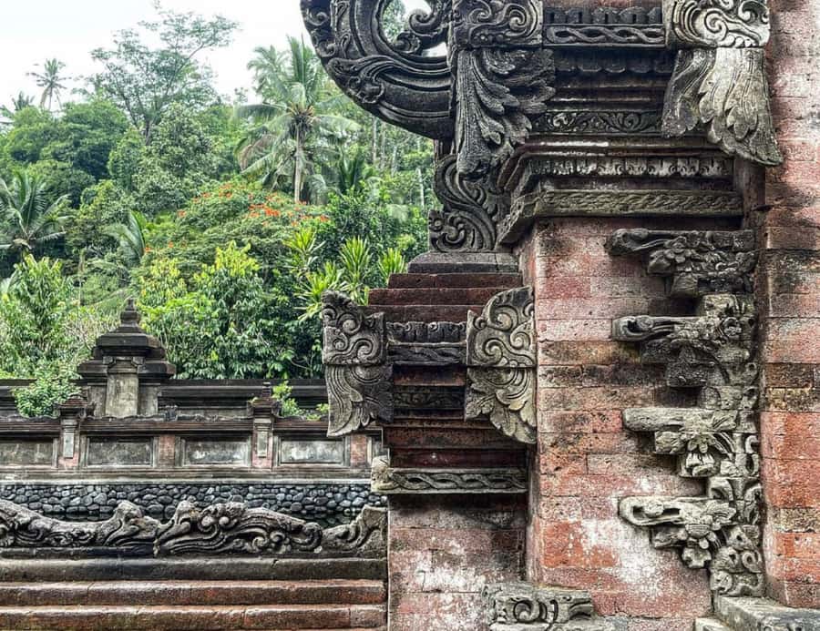 Tirta Empul: Temple Tour with Optional Spiritual Cleansing - What to wear and pack for Tirta Empul