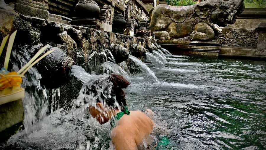 Tirta Empul: Temple Tour with Optional Spiritual Cleansing - Entering through the Candi Bentar and Nista Mandala