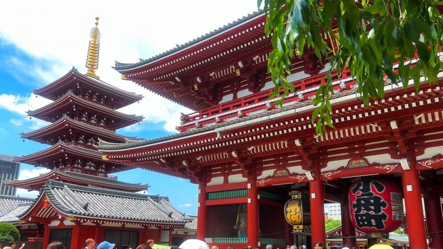 Tokyo: Asakusa and Tokyo’s Oldest Temple Senso-ji Tour - Kaminarimon Gate: a dramatic start
