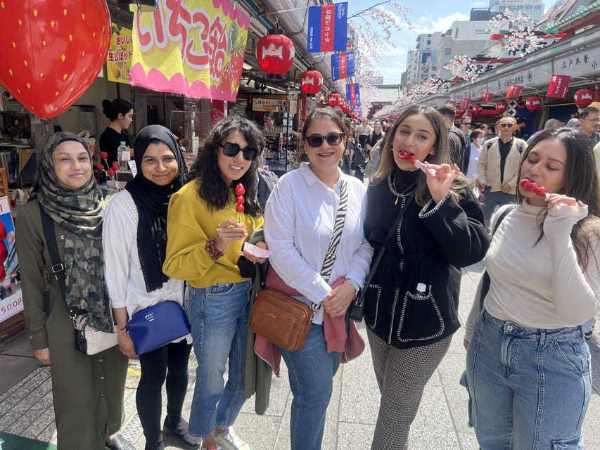 Tokyo: Asakusa and Tokyo’s Oldest Temple Senso-ji Tour - Nakamise Street and the pleasure of a slow look
