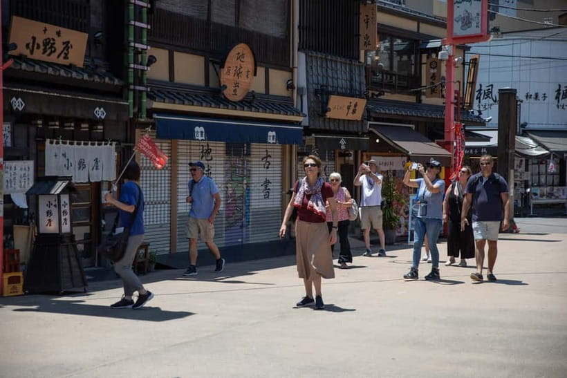 Tokyo: Asakusa Walking Tour with Sensoji Temple Visit - Sensoji Temple and the rituals you might miss