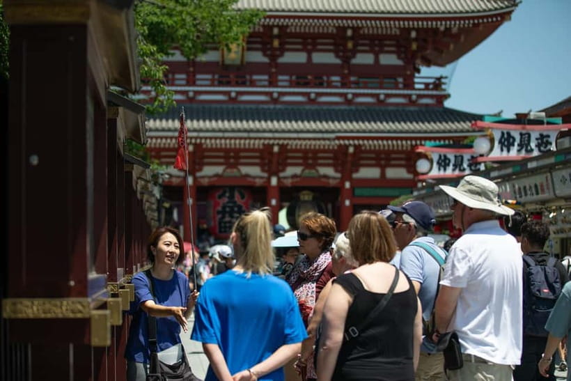 Tokyo: Asakusa Walking Tour with Sensoji Temple Visit - Meeting beneath the Thunder Gate