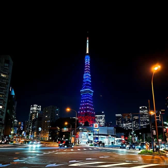 Tokyo: Evening Tour - Temples, Neon Streets & Culture - Shibuya Crossing under giant screens