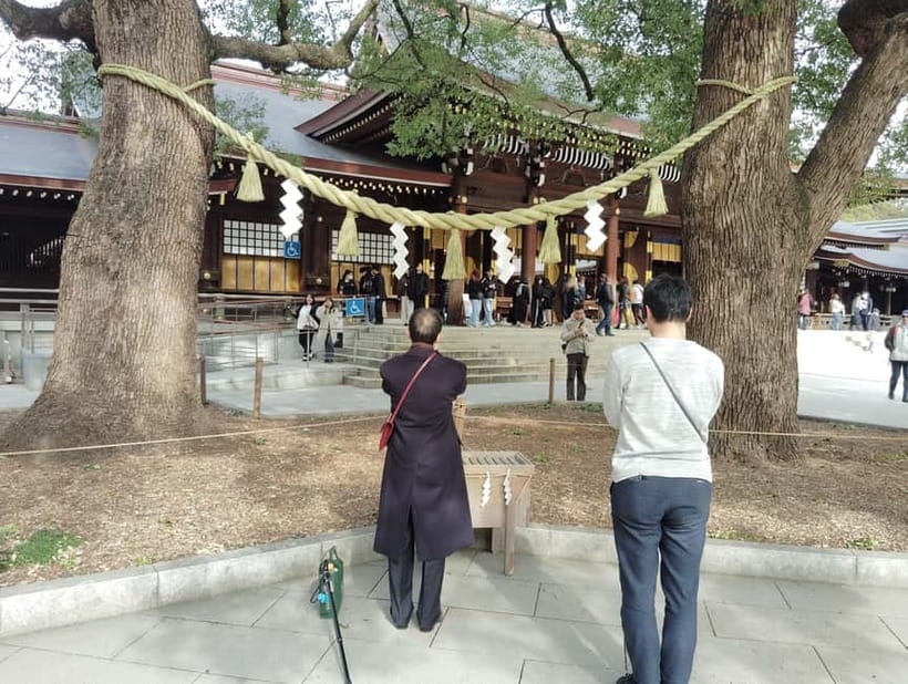 Tokyo: Meiji Jingu Shrine & Inner Garden Guided Tour (2h) - Why Meiji Jingu feels far from Tokyo