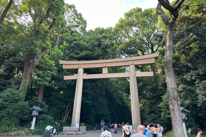 Tokyo Morning Tour: Asakusa, Meiji Shrine and Tsukiji Fish Market - Senso-ji and Asakusa: finishing with old Tokyo