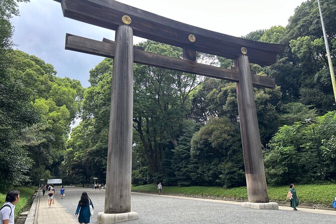 Tokyo Morning Tour: Asakusa, Meiji Shrine and Tsukiji Fish Market - Meiji Jingu Shrine: a quiet start in central Tokyo
