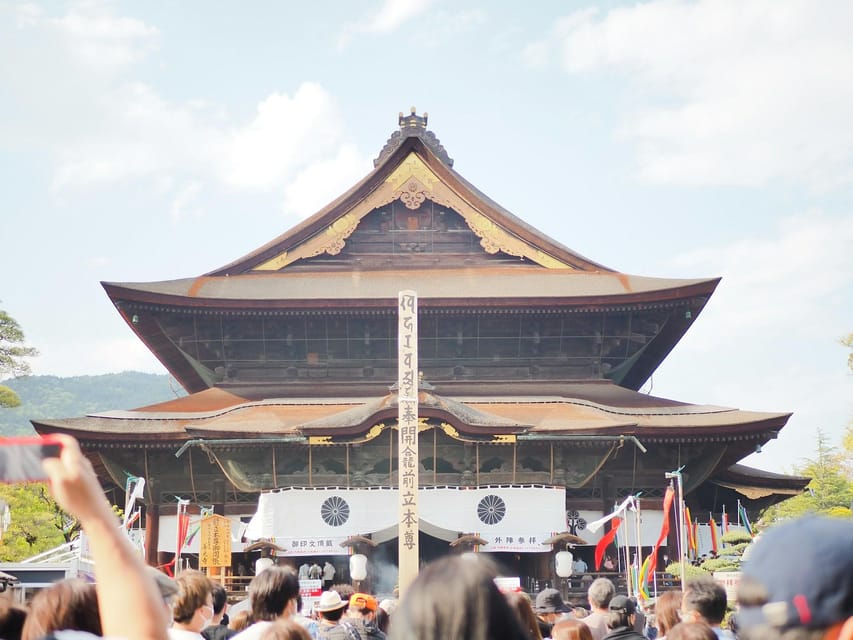 Tokyo: Nagano, Snow Monkeys and Zenko-ji Temple Private Tour - Shibu Onsen is a look at a traditional hot-spring town
