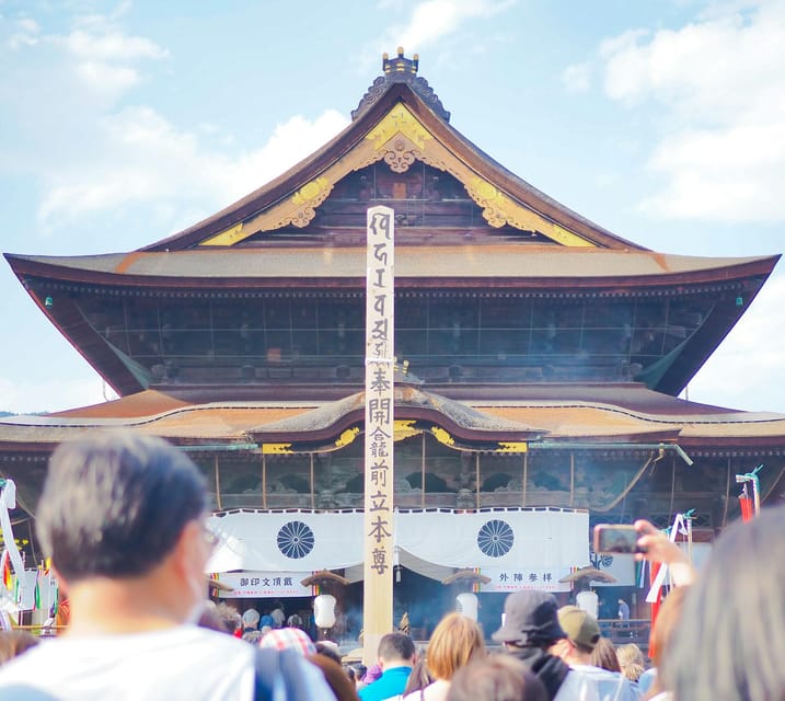 Tokyo: Nagano, Snow Monkeys and Zenko-ji Temple Private Tour - The Tokyo drive changes the value of the day