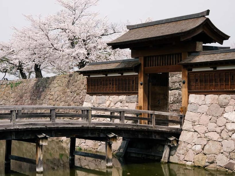 Tokyo: Nagano Snow Monkeys and Zenkoji Tour with Temples - Obuse brings food, art, and small-town character