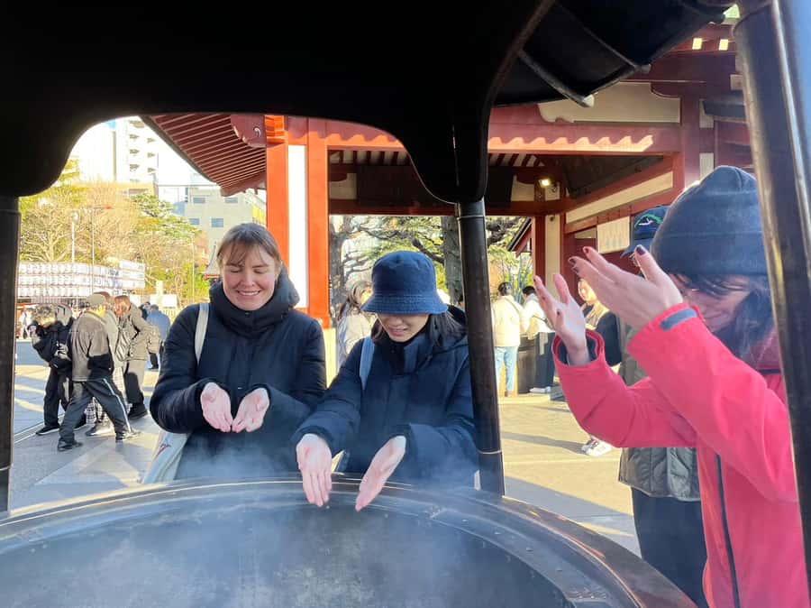 Tokyo: Old Town Asakusa Guided Tour -Senso-ji Temple Visit - Senso-ji Temple in a focused 40 minutes