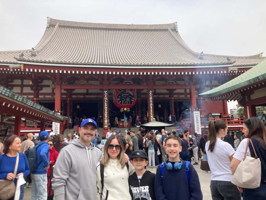 Tokyo: Sensoji Temple & Street Food: Private Tour with guide - Nakamise Street and the old shopping route