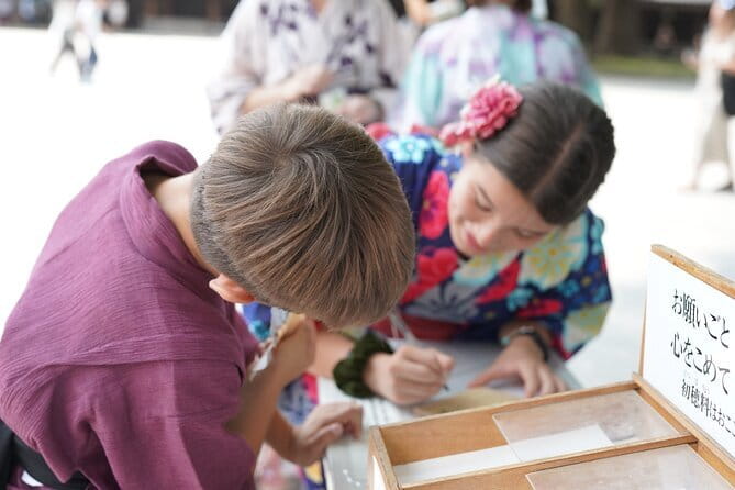 :Tokyo,Shibuya /Meiji Shrine tour in KIMONO/English-friendly - Choosing a Kimono Near Takeshita Street
