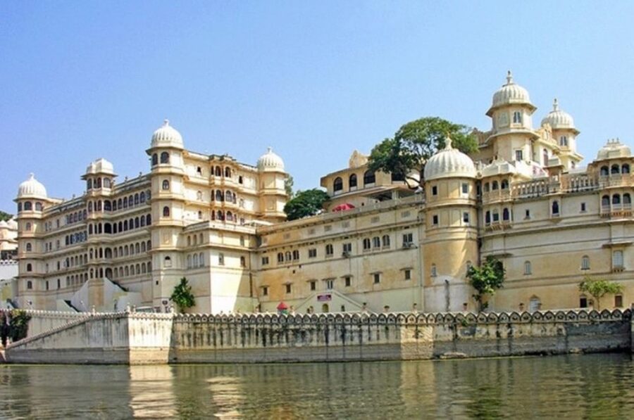 Transfer from Jodhpur to Udaipur via Jain Temple in Ranakpur - The drive through Rajasthan