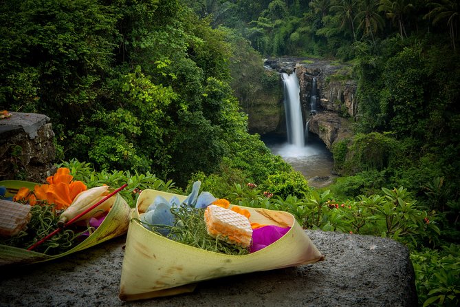 Ubud Tour with Swing, Temple, Monkey Forest, and Waterfall - Craft villages bring shopping into the schedule