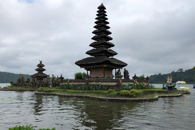 Ulun Danu Bratan Temple with Tanah Lot Sunset - One day, three very different Balinese temples