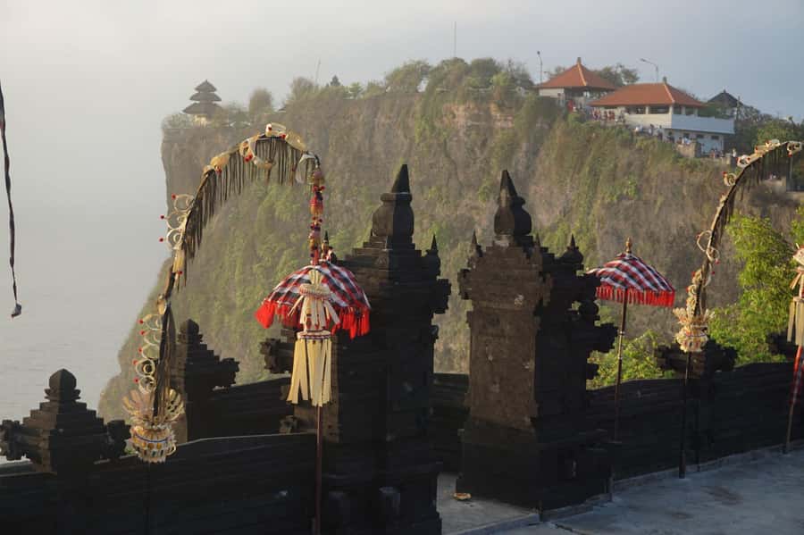 Uluwatu Sunset Temple - Kecak Dance Show & Seafood Dinner - Small details that make the evening easier