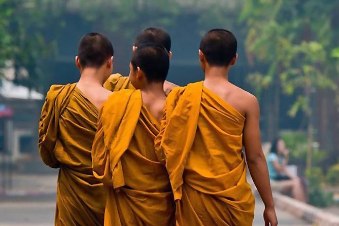 Visit temples in and around Bangkok with a former monk of 10 years - A Bangkok temple day built around your questions