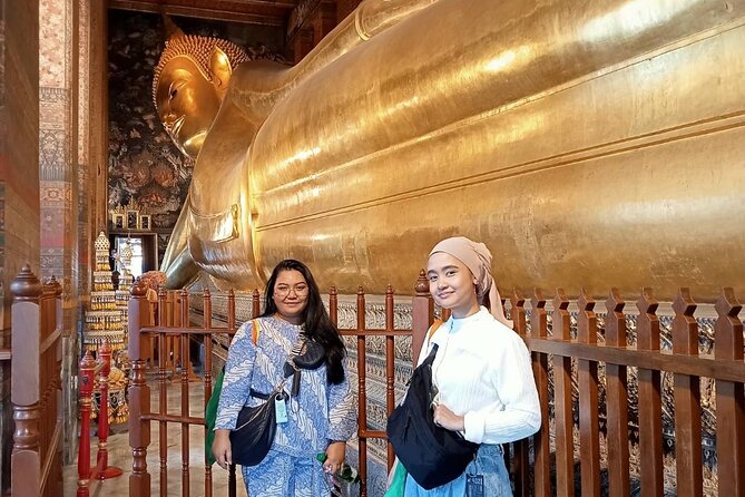 Visit Wat Pho and Wat Arun with Local Expert - What the guide adds to the experience