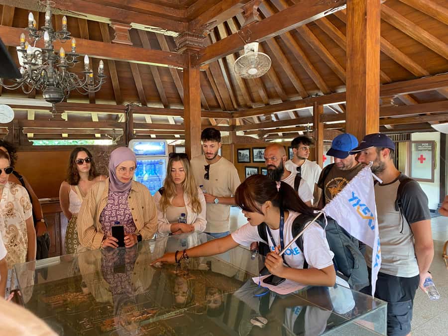 Yogyakarta: Borobudur and Prambanan Temples Guided Tour - Starting from Yogyakarta and crossing Java’s countryside