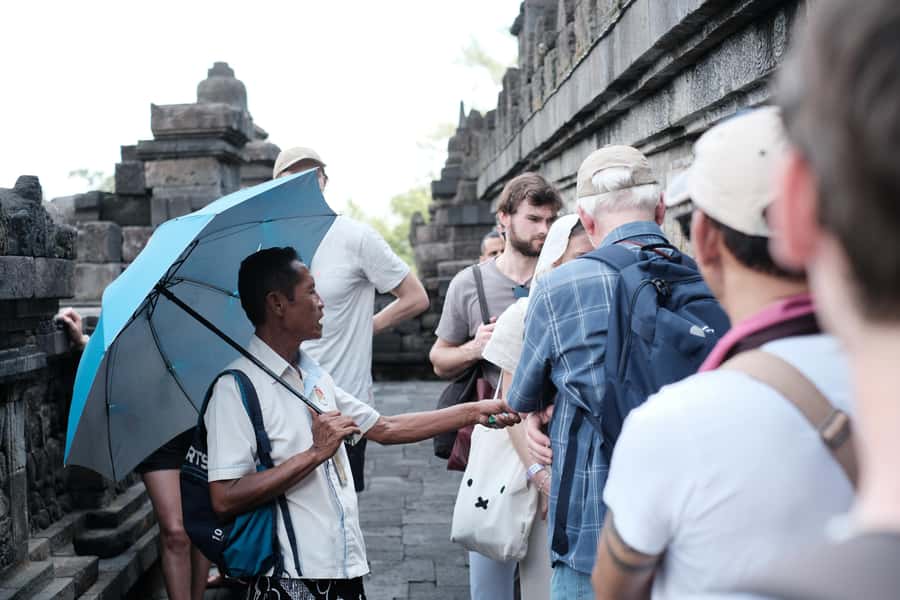Yogyakarta: Borobudur and Prambanan Temples Guided Tour - Prambanan’s soaring Hindu architecture