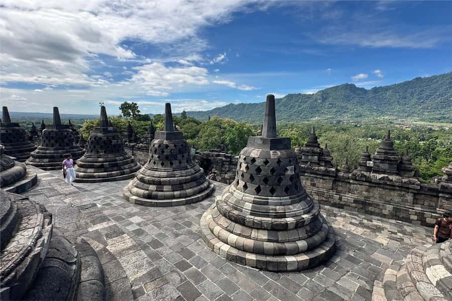 Yogyakarta: Borobudur Climb-up & Prambanan Temple Day Tour - Key points to know before booking
