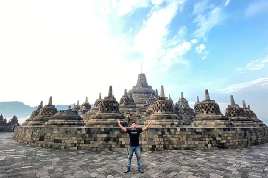 Yogyakarta: Borobudur Climb-up & Prambanan Temple Day Tour - The road to Prambanan