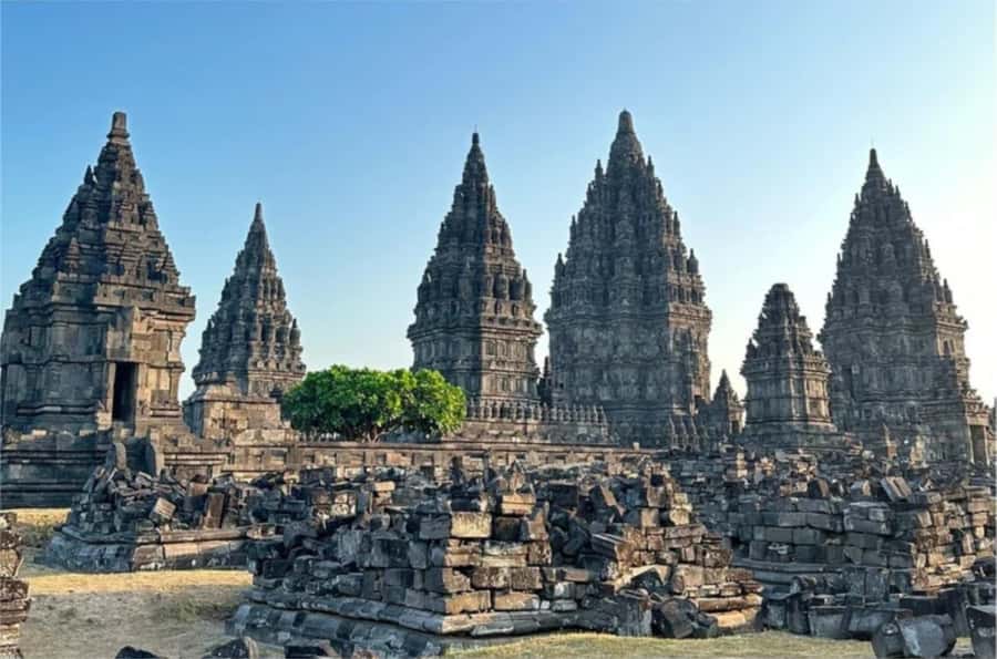 Yogyakarta: Borobudur Climb-up & Prambanan Temple Day Tour - Who should book this day trip