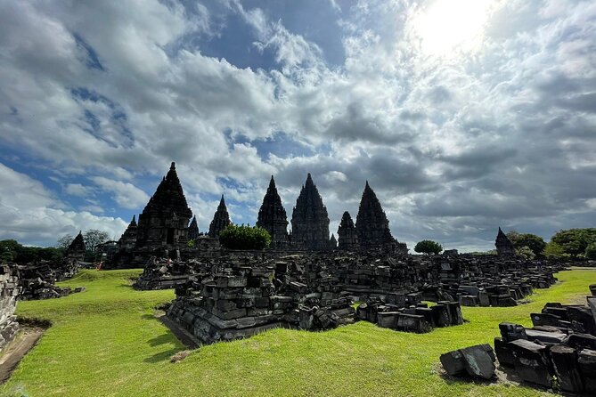 Yogyakarta: Borobudur Temple Climb Up and Prambanan Temple Tour - Why this Yogyakarta day trip works