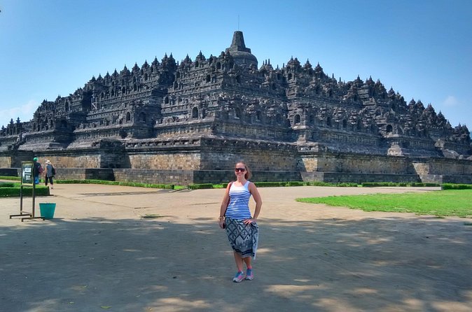 Yogyakarta: Borobudur Temple Climb Up and Prambanan Temple Tour - What the private vehicle adds